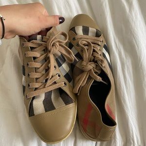 Burberry lace up sneakers
